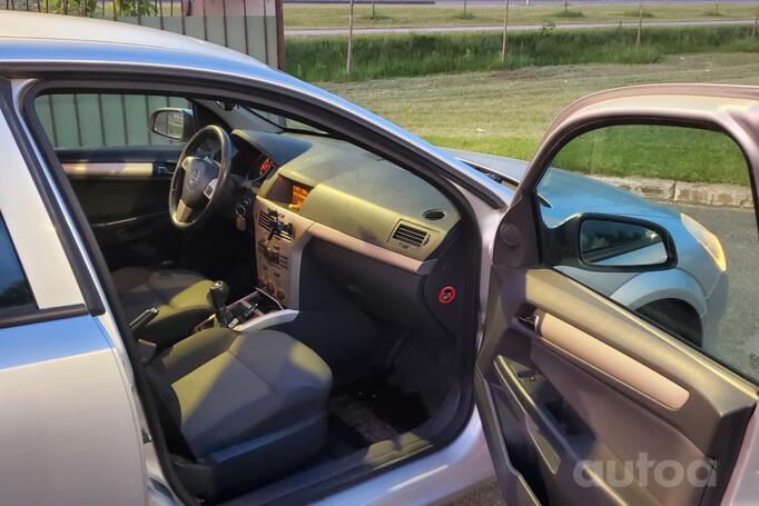 Opel Astra H Hatchback