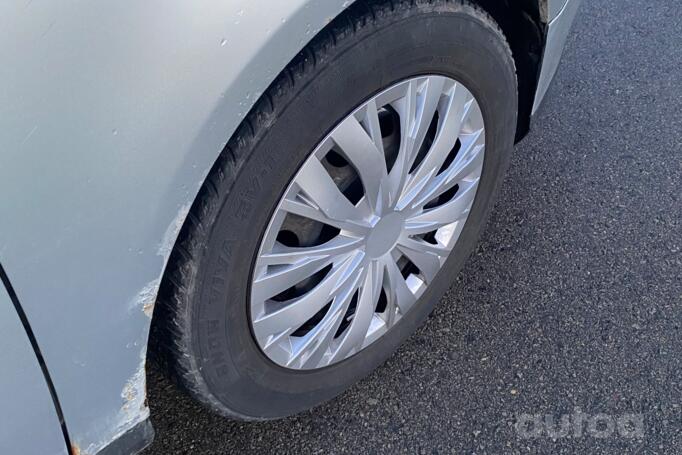 Volkswagen Passat B6 Sedan 4-doors