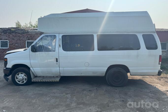 Ford E-series 4 generation Minivan
