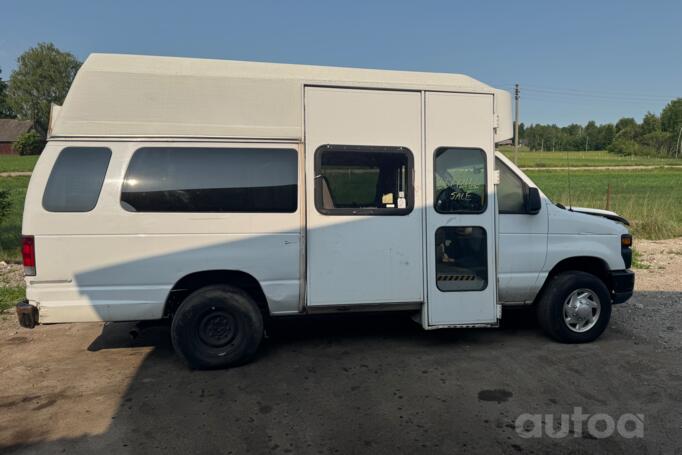Ford E-series 4 generation Minivan