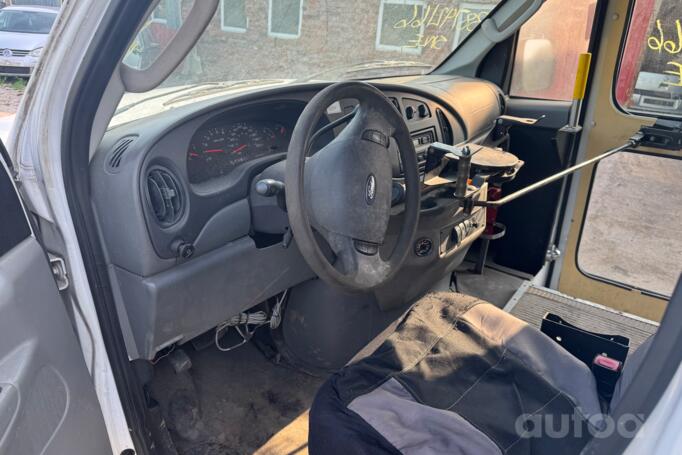 Ford E-series 4 generation Minivan