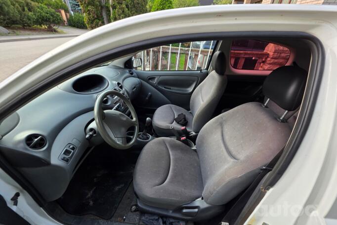 Toyota Yaris 1 generation