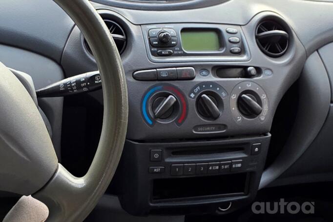 Toyota Yaris 1 generation