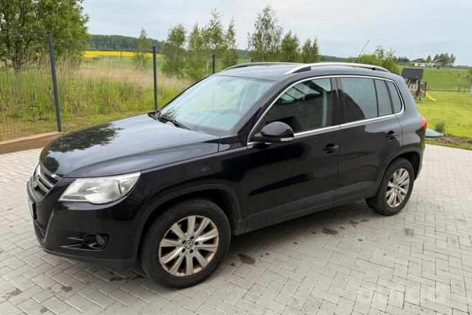 Volkswagen Tiguan 1 generation Crossover