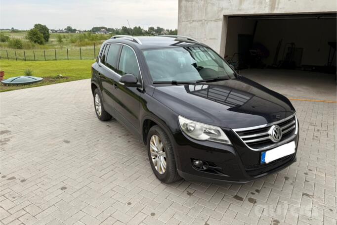 Volkswagen Tiguan 1 generation Crossover