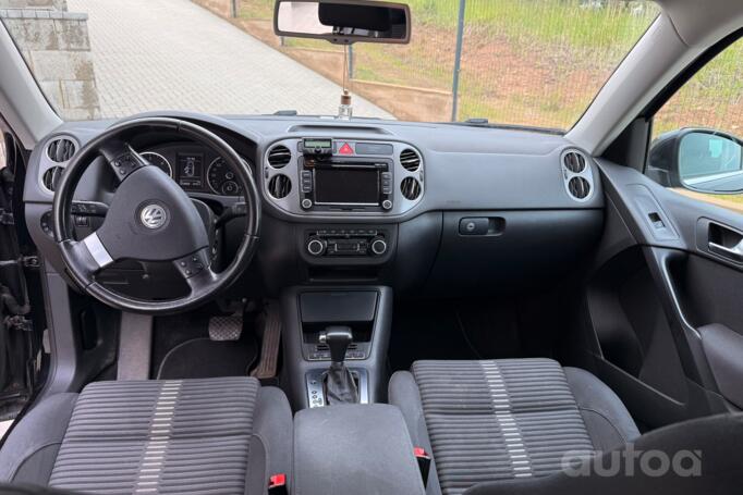 Volkswagen Tiguan 1 generation Crossover