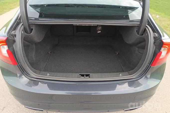 Volvo S60 2 generation [restyling] Sedan 4-doors