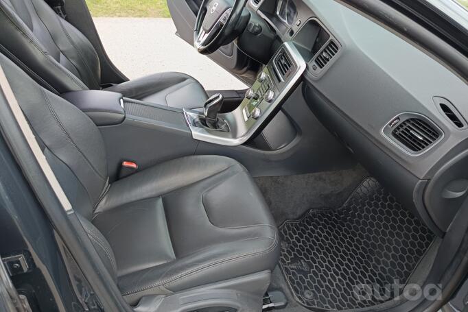 Volvo S60 2 generation [restyling] Sedan 4-doors