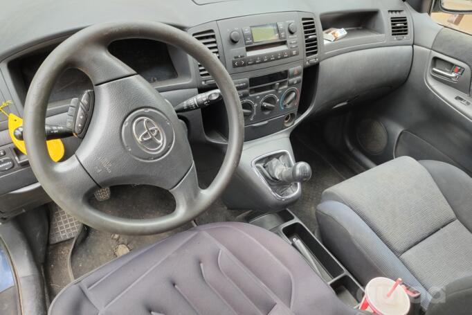Toyota Corolla Verso 1 generation Minivan
