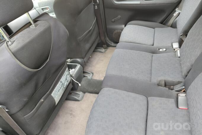 Toyota Corolla Verso 1 generation Minivan