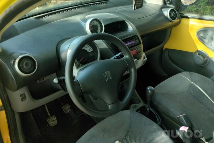 Peugeot 107 1 generation Hatchback 3-doors
