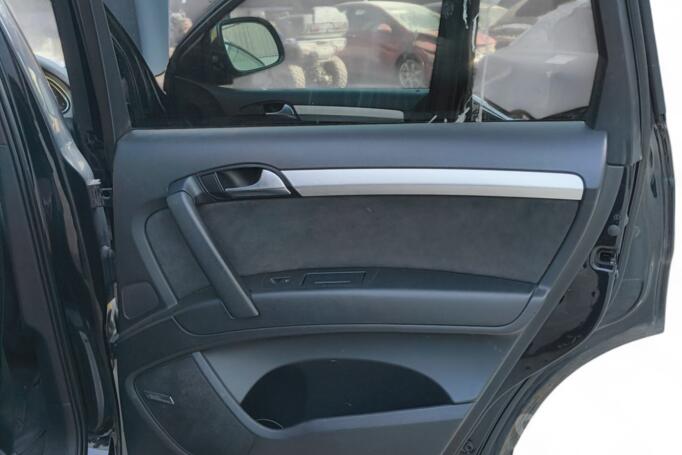 Audi Q7 4L Crossover