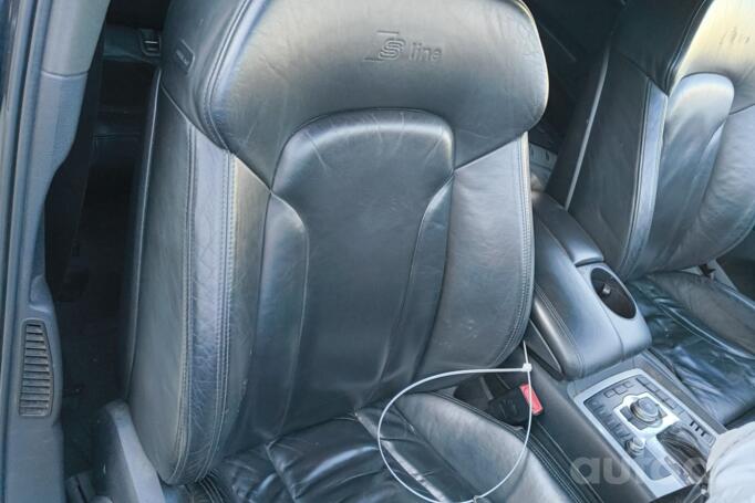 Audi Q7 4L Crossover