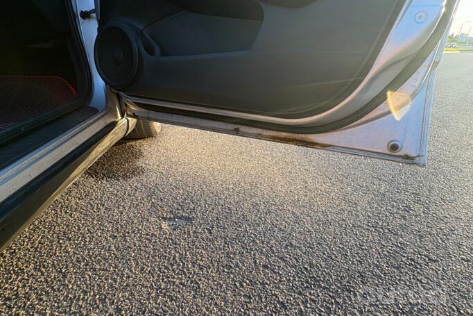Honda Civic 8 generation Hatchback 5-doors