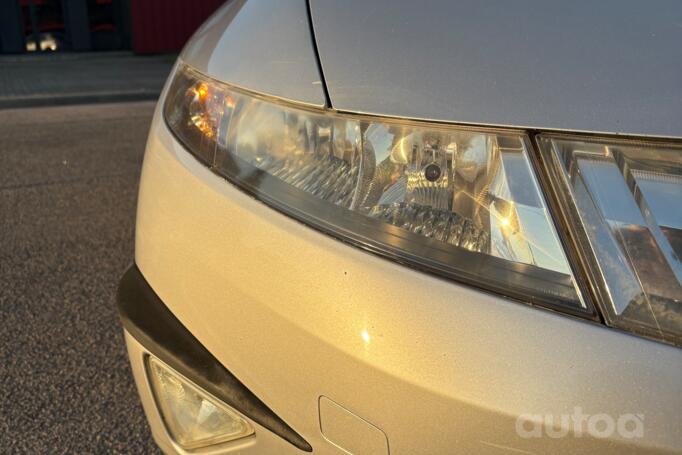 Honda Civic 8 generation Hatchback 5-doors
