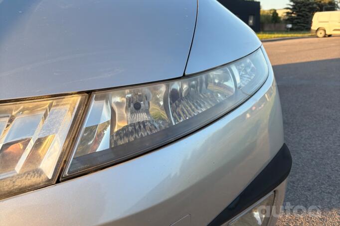 Honda Civic 8 generation Hatchback 5-doors