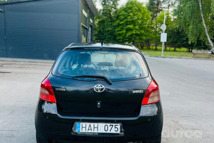 Toyota Yaris 2 generation [restyling]