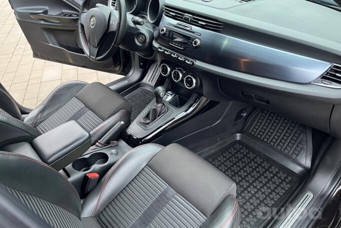 Alfa Romeo Giulietta 940 Hatchback