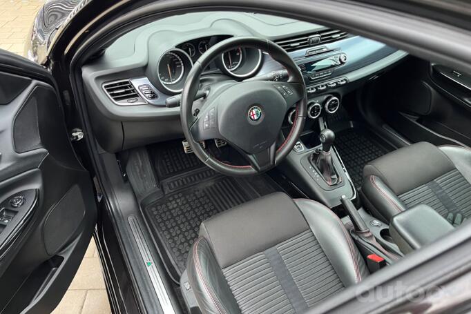 Alfa Romeo Giulietta 940 Hatchback