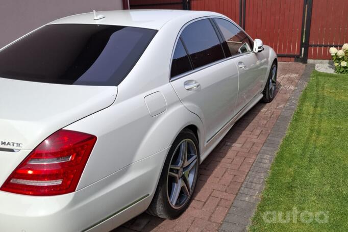Mercedes-Benz S-Class W221 Sedan Long