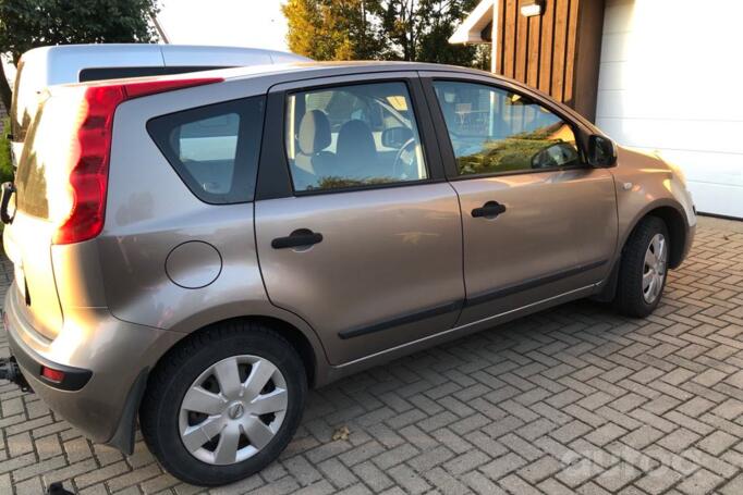 Nissan Note E11 Hatchback