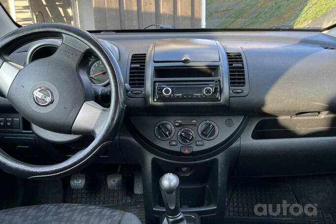 Nissan Note E11 Hatchback