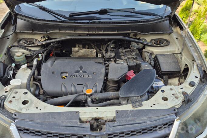 Mitsubishi Outlander 2 generation