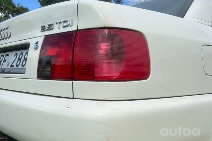 Audi A6 A4/C4 Sedan