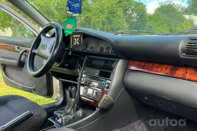 Audi A6 A4/C4 Sedan