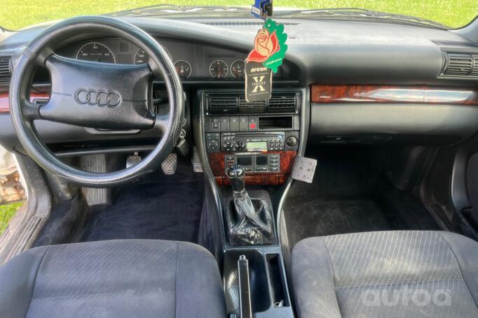 Audi A6 A4/C4 Sedan