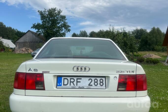 Audi A6 A4/C4 Sedan