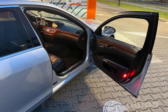 Mercedes-Benz S-Class W221 Sedan 4-doors
