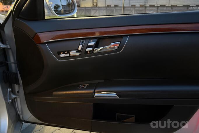 Mercedes-Benz S-Class W221 Sedan 4-doors