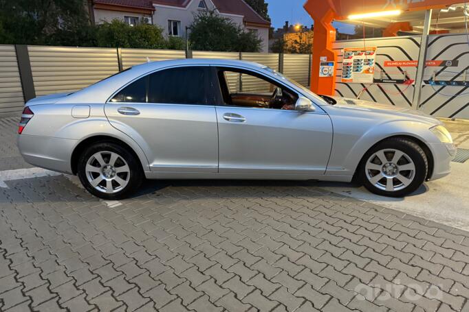 Mercedes-Benz S-Class W221 Sedan 4-doors
