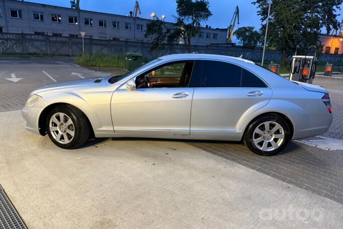 Mercedes-Benz S-Class W221 Sedan 4-doors