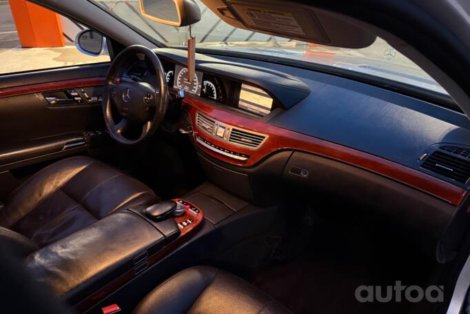 Mercedes-Benz S-Class W221 Sedan 4-doors