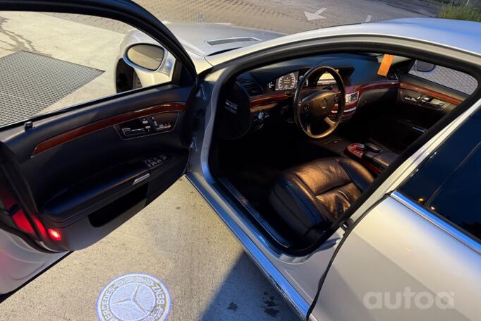 Mercedes-Benz S-Class W221 Sedan 4-doors
