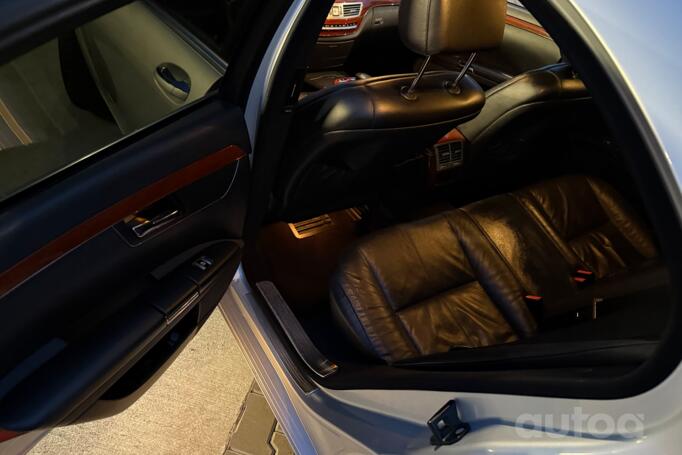 Mercedes-Benz S-Class W221 Sedan 4-doors
