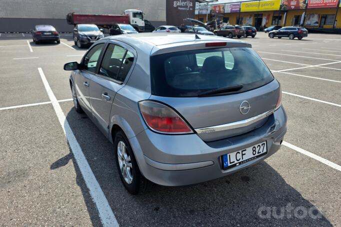 Opel Astra H Hatchback