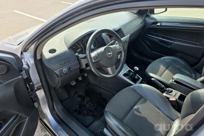 Opel Astra H Hatchback