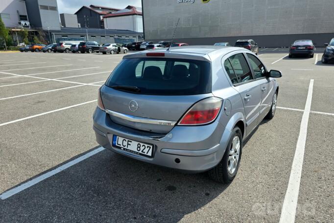 Opel Astra H Hatchback