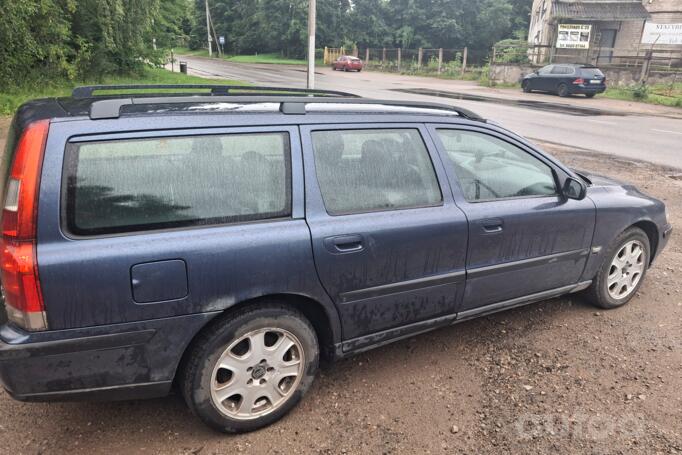Volvo V70 2 generation wagon