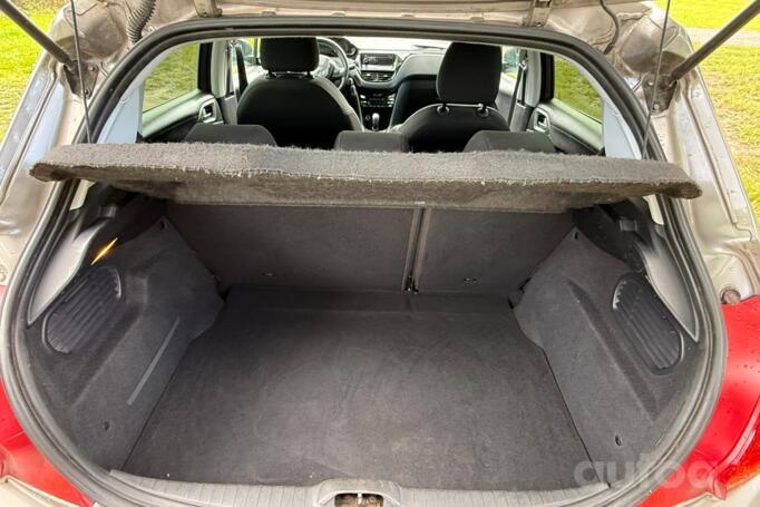 Peugeot 208 1 generation Hatchback 5-doors