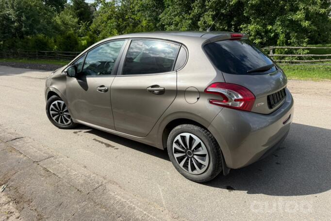 Peugeot 208 1 generation Hatchback 5-doors