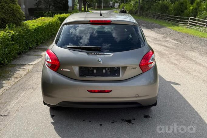 Peugeot 208 1 generation Hatchback 5-doors