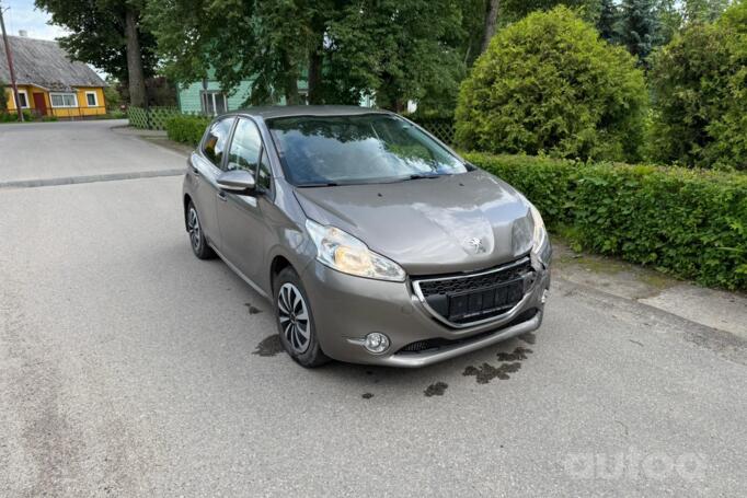 Peugeot 208 1 generation Hatchback 5-doors