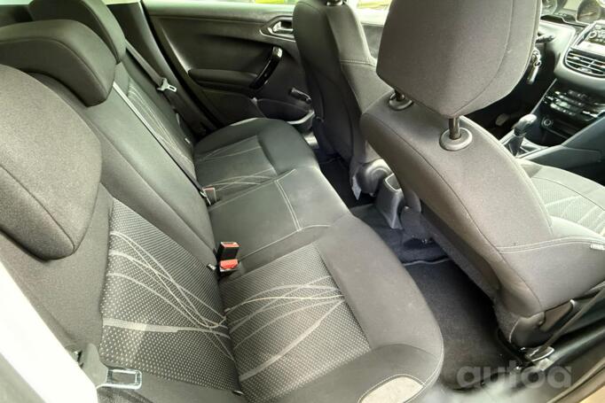 Peugeot 208 1 generation Hatchback 5-doors