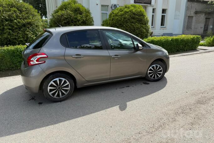 Peugeot 208 1 generation Hatchback 5-doors