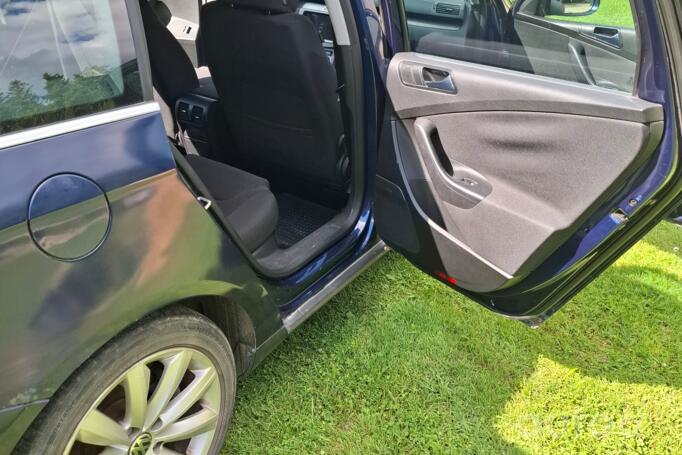 Volkswagen Passat B6 wagon 5-doors