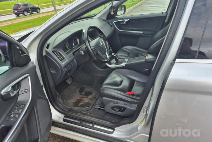 Volvo XC60 1 generation [restyling] Crossover